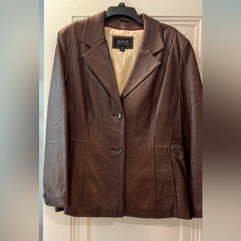Wilson’s Leather chocolate brown jacket/blazer in great condition! Women’s sz XL